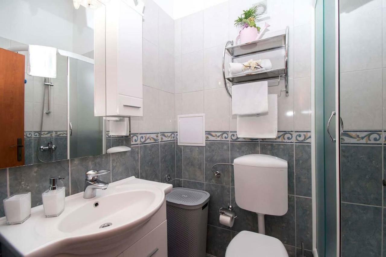 Apartamento Apartman Miletic Makarska Exterior foto